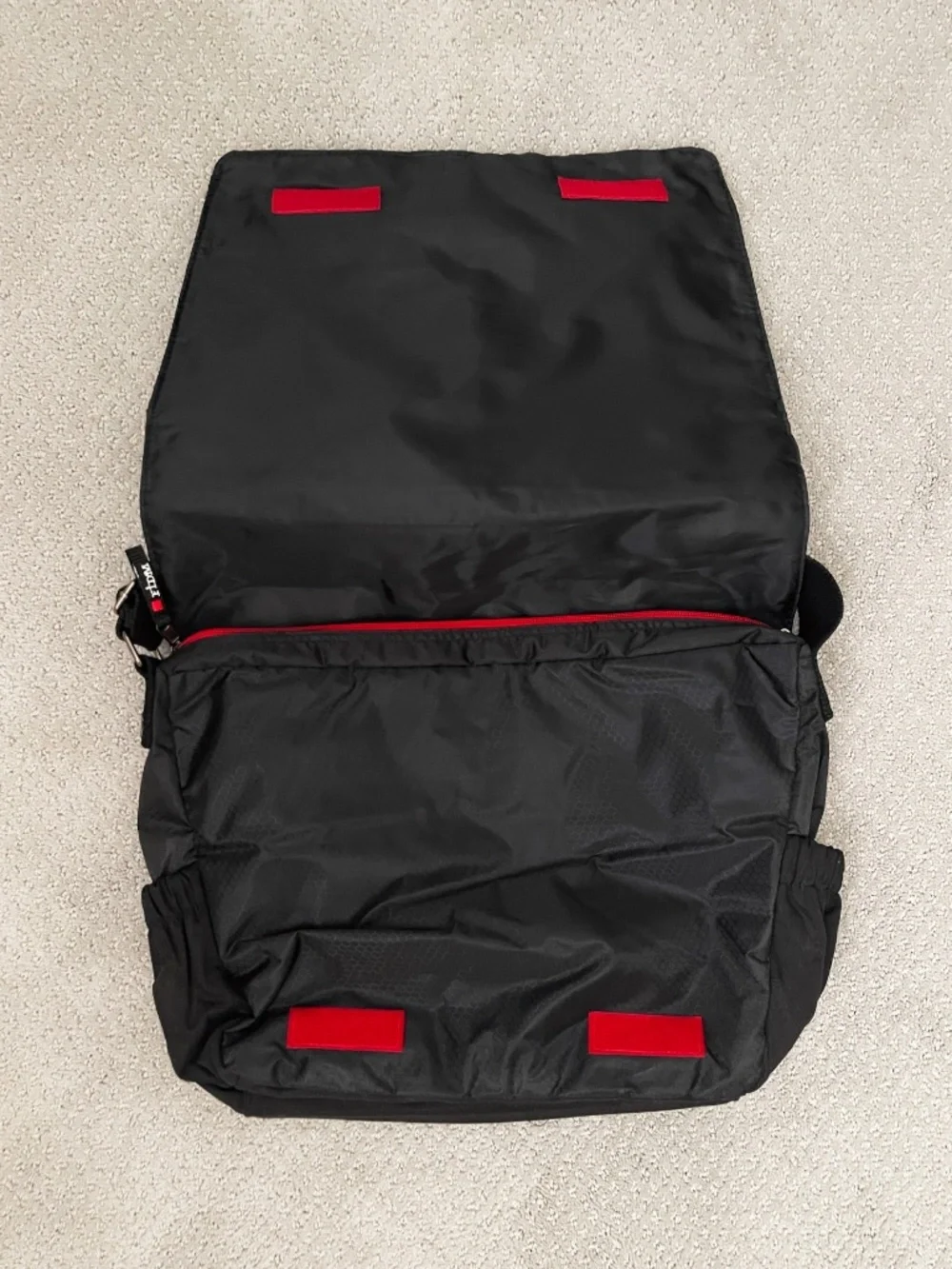 New FIDM Black Nylon Messenger Bag ~ Rare Find!